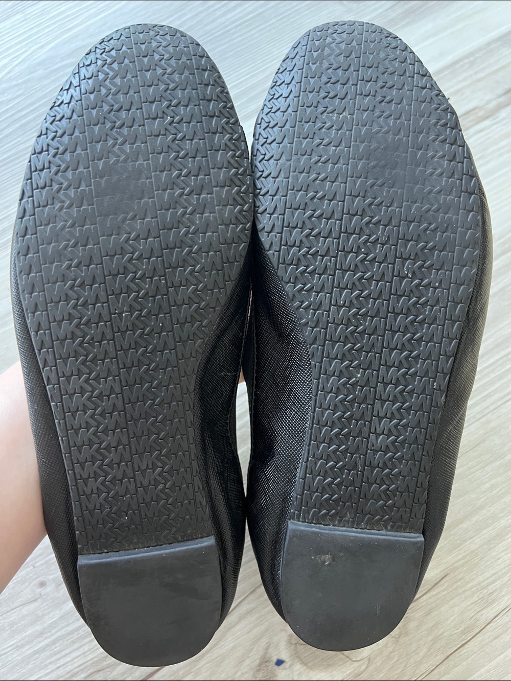 Michael Kors Black Logo Bow Ballet Flats - Picture 4 of 10